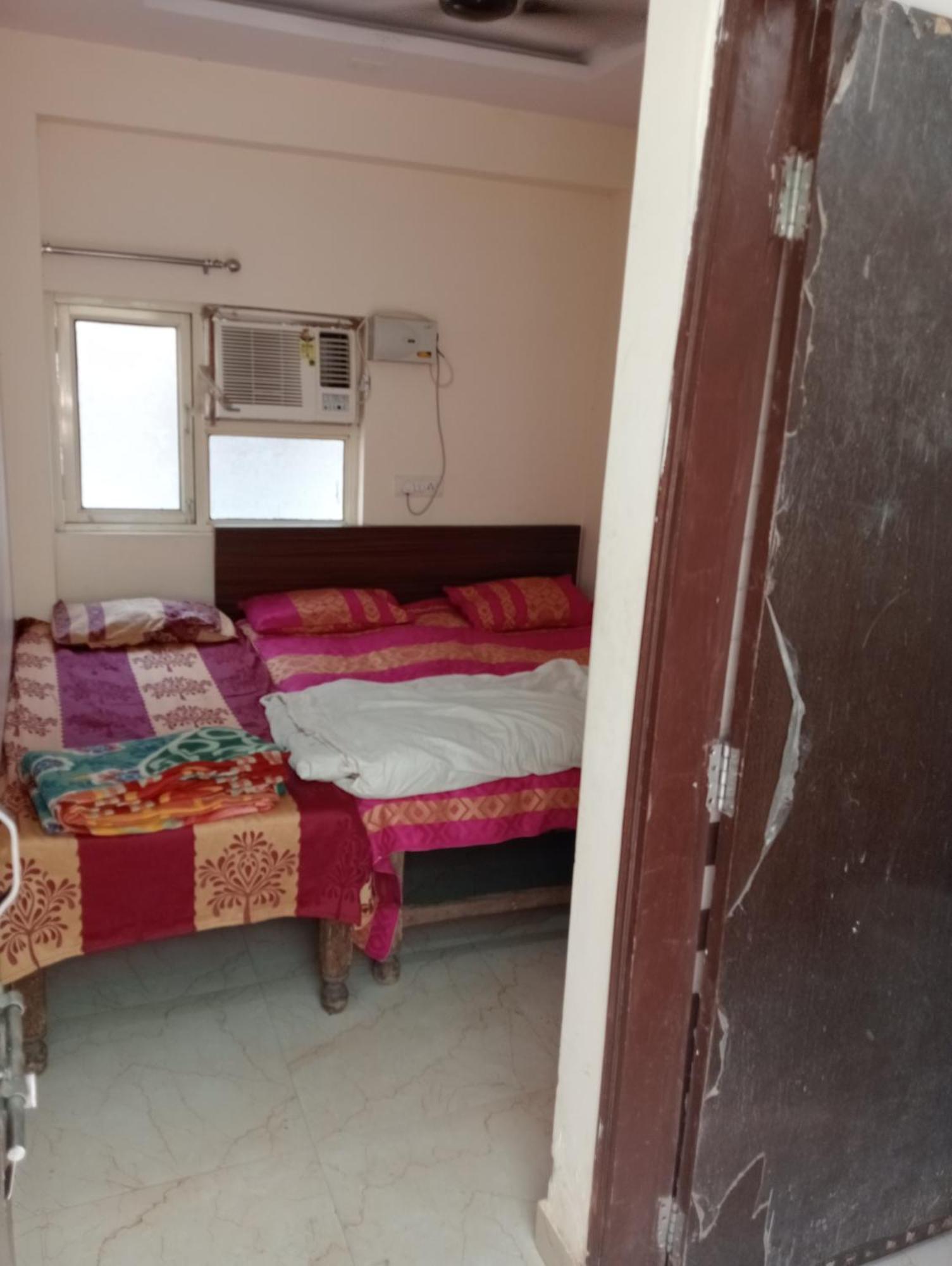 Ever Green Guest House Travel & Pg Yeni Delhi Dış mekan fotoğraf
