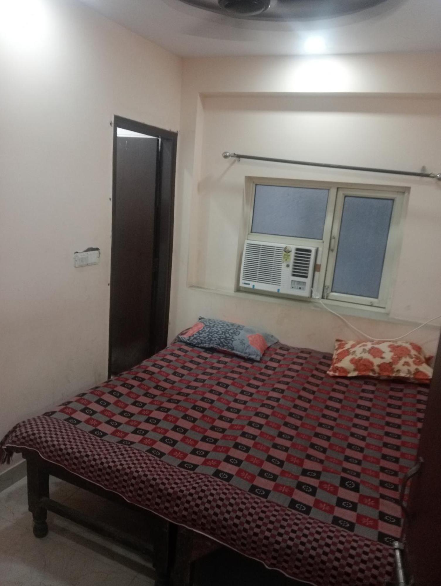 Ever Green Guest House Travel & Pg Yeni Delhi Dış mekan fotoğraf